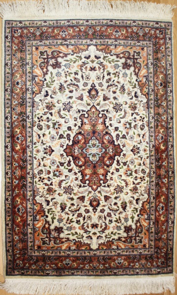 A beautiful Indian Kashmir Silk Rugs at lower price on Rug Store - 8535