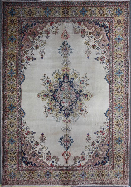 R320 Antique Large Carpet
