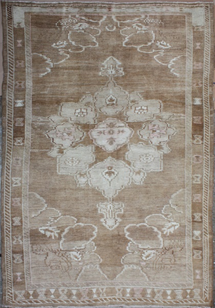 R4137 Antique Persian Heriz Carpet