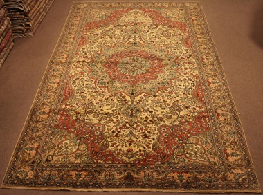 R8599 Decorative Antique Persian Carpet