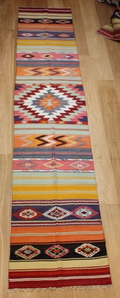 R8400 Gorgeous Vintage Kilim Runner