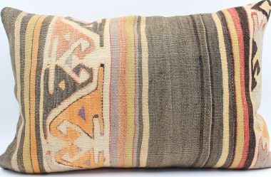 D129 Kilim Pillow Cover