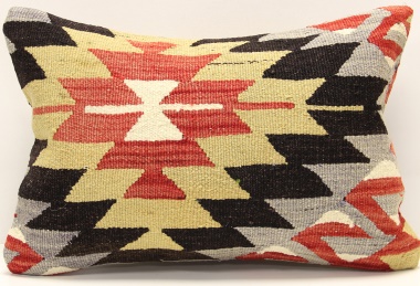 D154 Kilim Pillow Cover