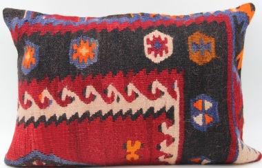 D174 Kilim Pillow Cover
