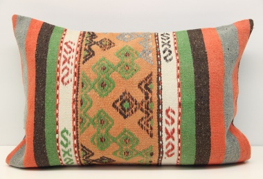 D327 Kilim Pillow Cover