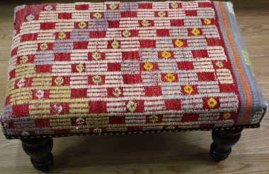 R7013 Kilim Stool