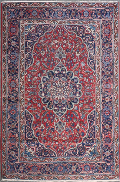 Antique Persian Kashan Rugs, This Kashan Carpet is absolutely Beautiful