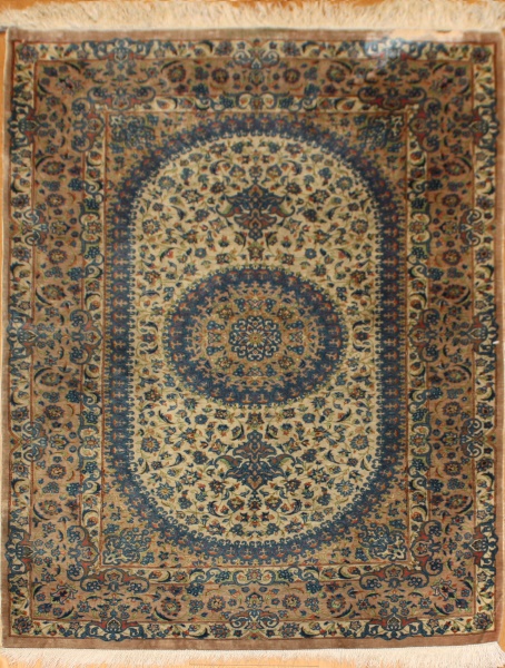 R6989 Persian Silk Rug