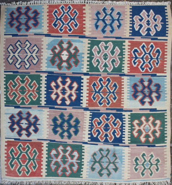 R5525 Square Kilim Rug