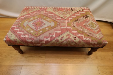 R7020 Vintage Kilim Stool Table